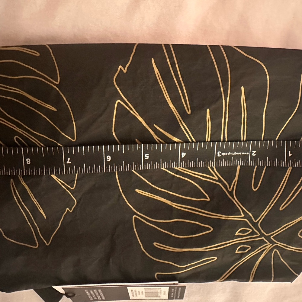 NWT Aloha Black and Gold Leaf splash proof travel / beach/ cosmetic bag - Picture 6 of 7